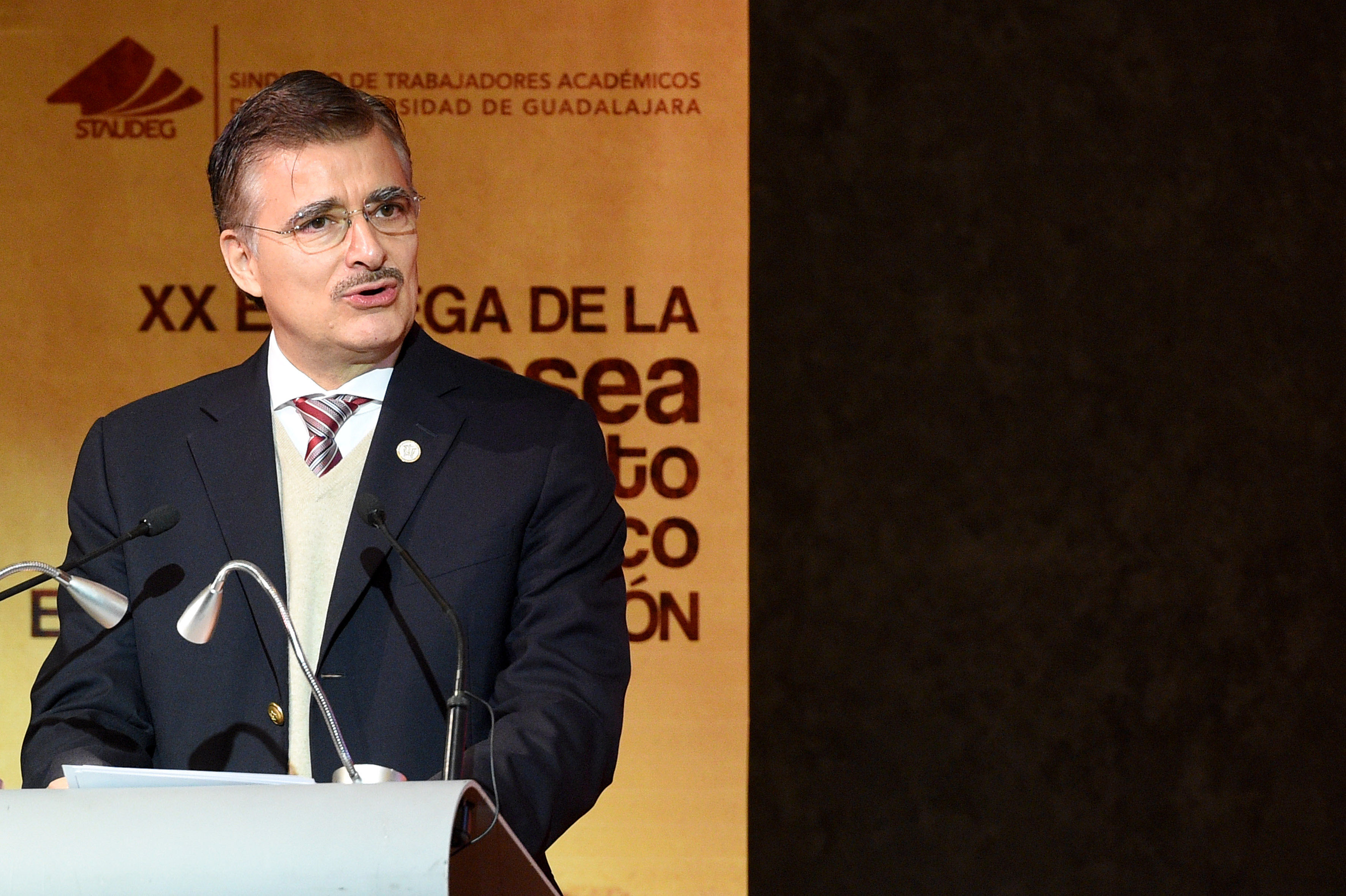 Presea al Mérito Académico 2017 “Enrique Díaz de León” Rectoría General