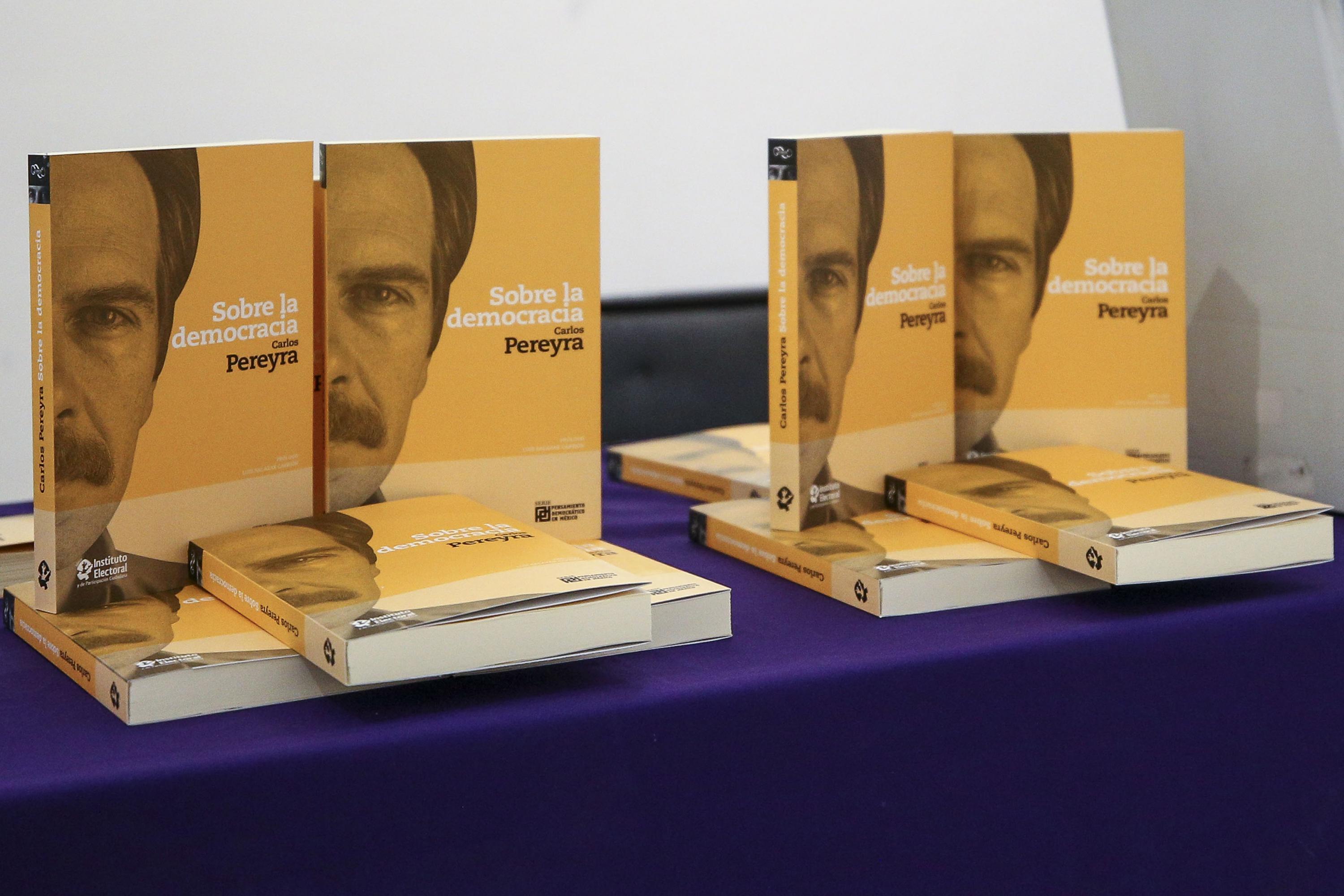Presentaron los libros “Sobre la democracia” y “Cartas a una joven